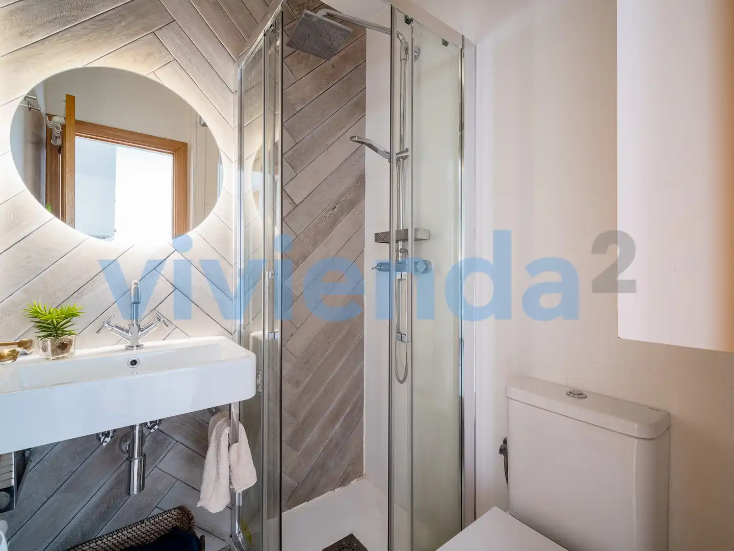Badezimmer von Wohnung zur Miete in Madrid mit Klimaanlage und Heizung