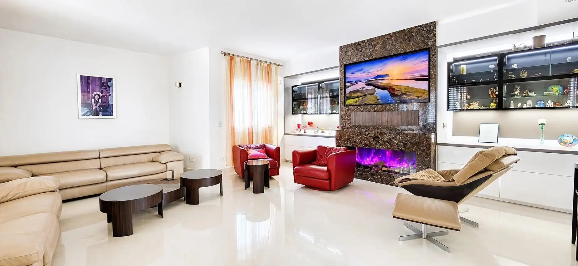 Sala d'estar de Casa o xalet en venda en Marbella amb Aire condicionat, Calefacció i Jardí privat