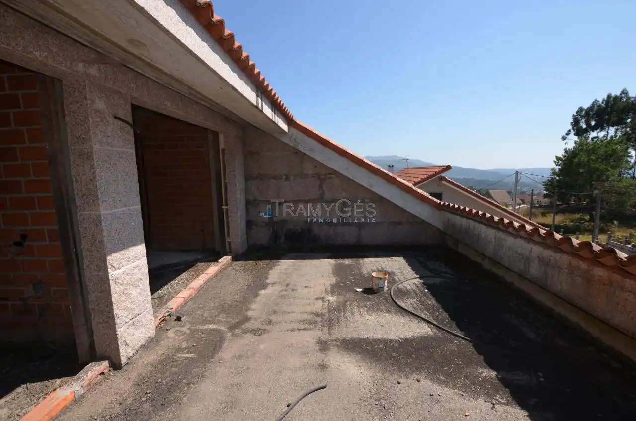Terrassa de Casa o xalet en venda en Redondela amb Jardí privat, Terrassa i Traster
