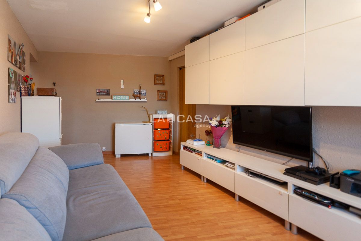 Sala d'estar de Pis en venda en L'Hospitalet de Llobregat amb Aire condicionat, Calefacció i Parquet