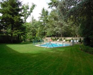 Swimming pool of Single-family semi-detached for sale in  Madrid Capital  with Private garden, Storage room and Swimming Pool