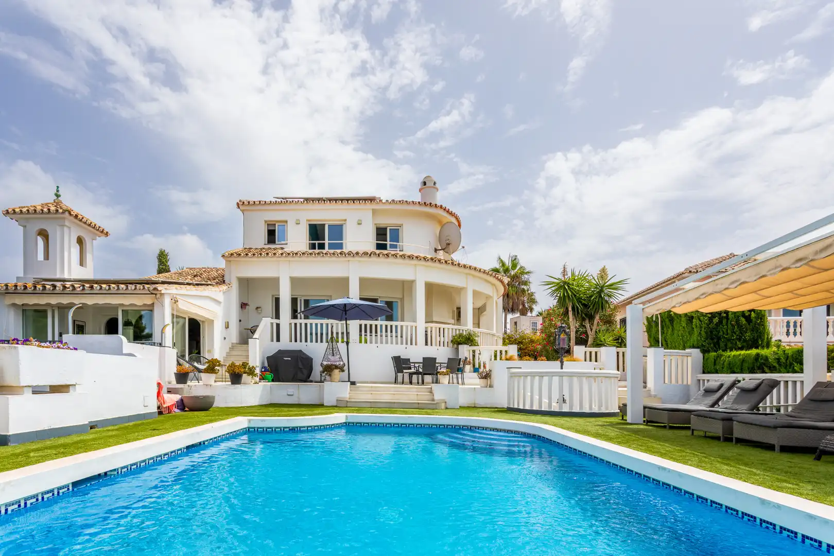Swimming pool of Houses for sale in Mijas  with Air Conditioner, Private garden and Terrace