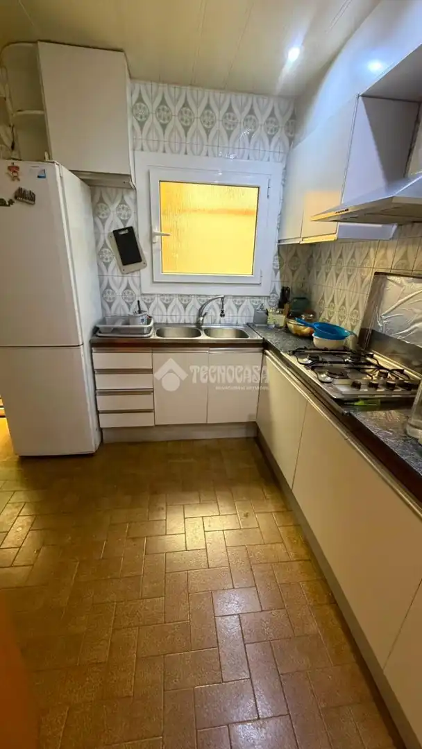 Cocina de Piso en venta en Barcelona con Calefacción y Balcón