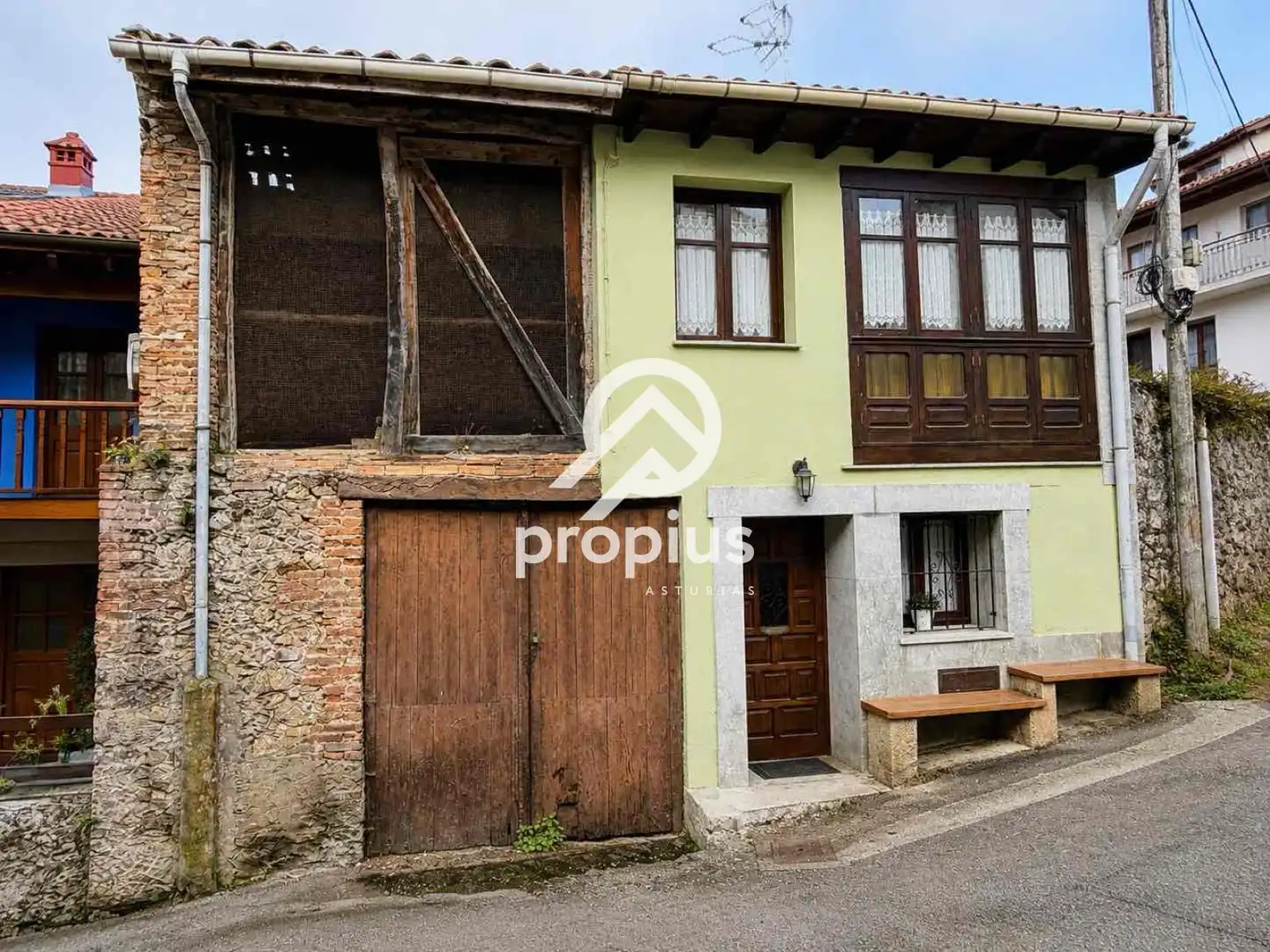 Vista exterior de Casa adosada en venta en Llanes con Calefacción, Trastero y Amueblado