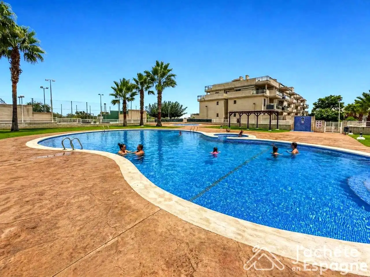 Piscina de Apartament en venda en San Jorge / Sant Jordi amb Aire condicionat, Terrassa i Traster