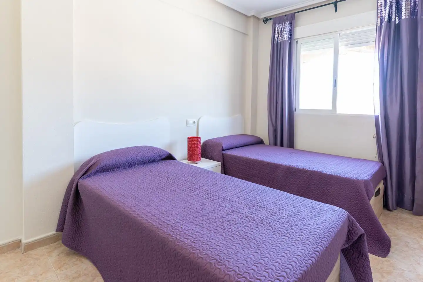 Schlafzimmer von Einfamilien-Reihenhaus zum Verkauf in Santa Pola mit Klimaanlage, Privatgarten und Terrasse