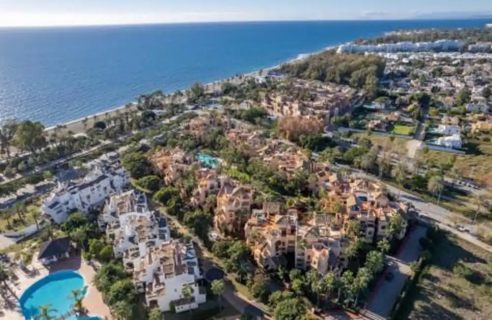Exterior view of Ground floor for rent in Marbella  with Air Conditioner, Terrace and Swimming Pool
