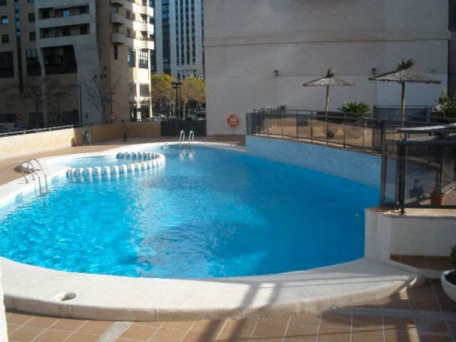 Swimming pool of Flat to rent in  Valencia Capital  with Air Conditioner, Heating and Terrace