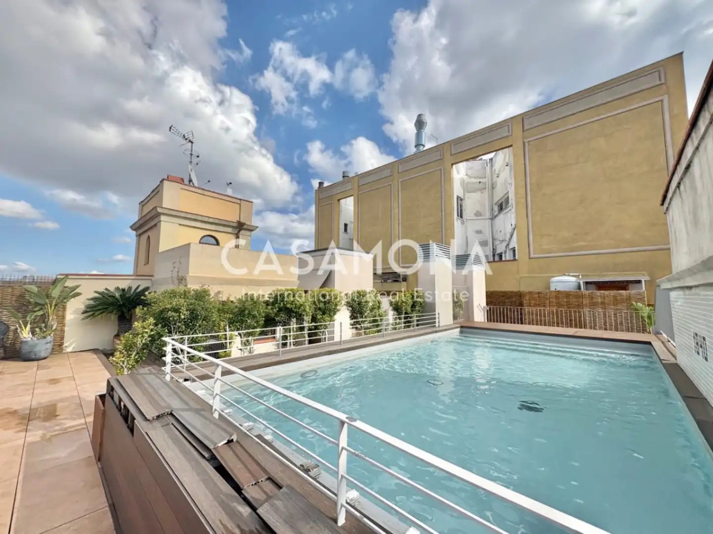 Piscina de Apartament en venda en Barcelona amb Aire condicionat, Calefacció i Terrassa