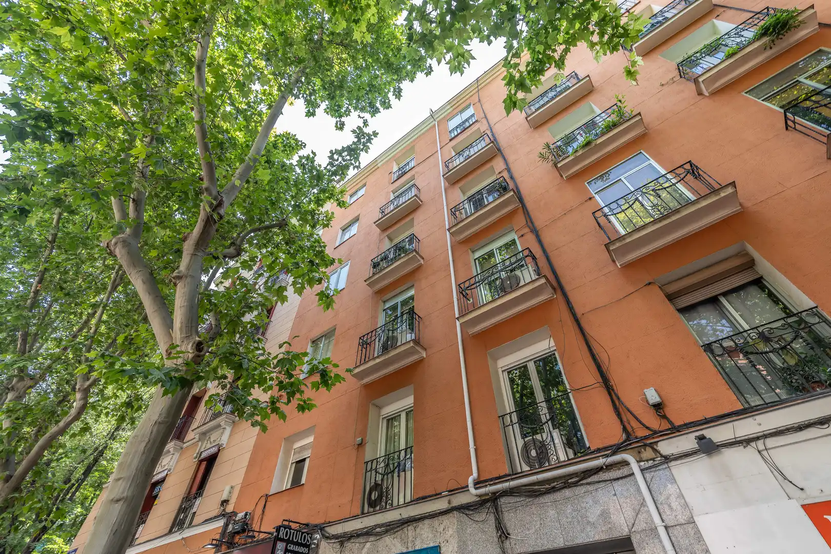 Vista exterior de Pis en venda en Madrid amb Terrassa