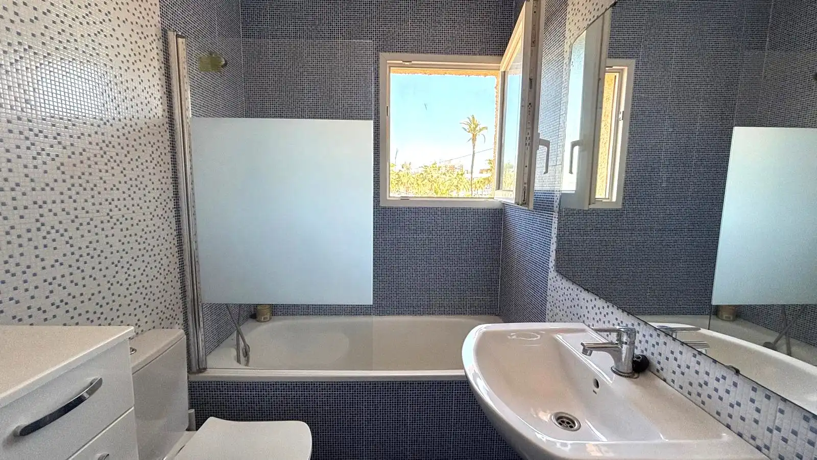 Baño de Casa o chalet en venta en Cartagena con Calefacción, Terraza y Amueblado
