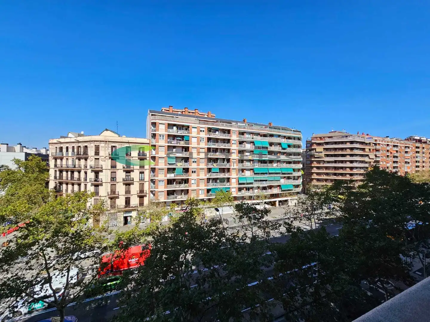 Exterior view of Flat for sale in Barcelona  with Heating, Parquet flooring and Oven