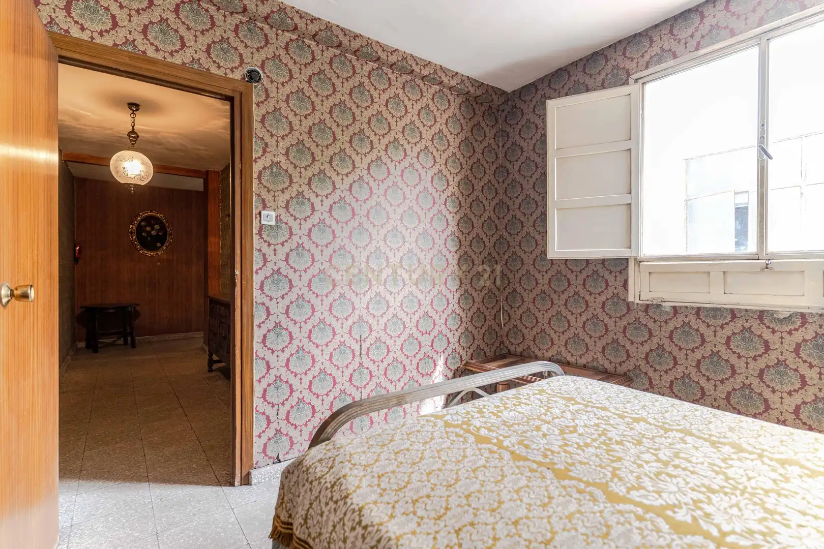 Dormitori de Apartament en venda en Granada amb Balcó