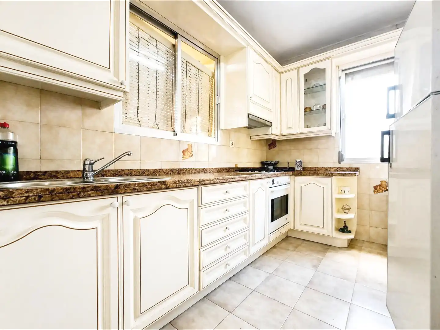 Flat with terrace to rent in Genil, imagen 3