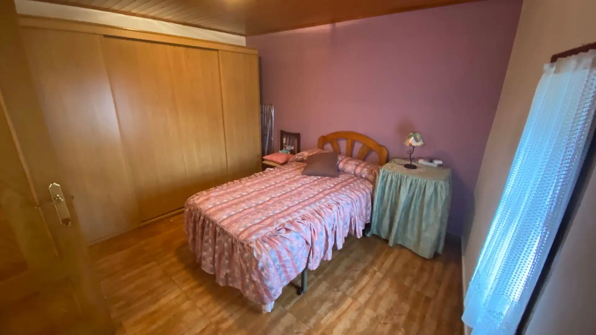 Habitación de Casa o chalet en venta en San Martín del Rey Aurelio con Jardín privado, Trastero y Amueblado