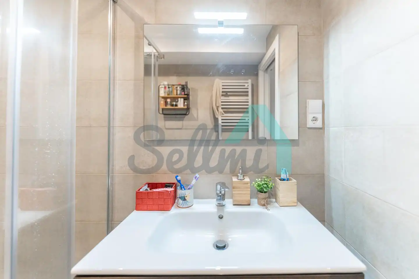 Baño de Piso de alquiler en Gijón  con Calefacción y Amueblado