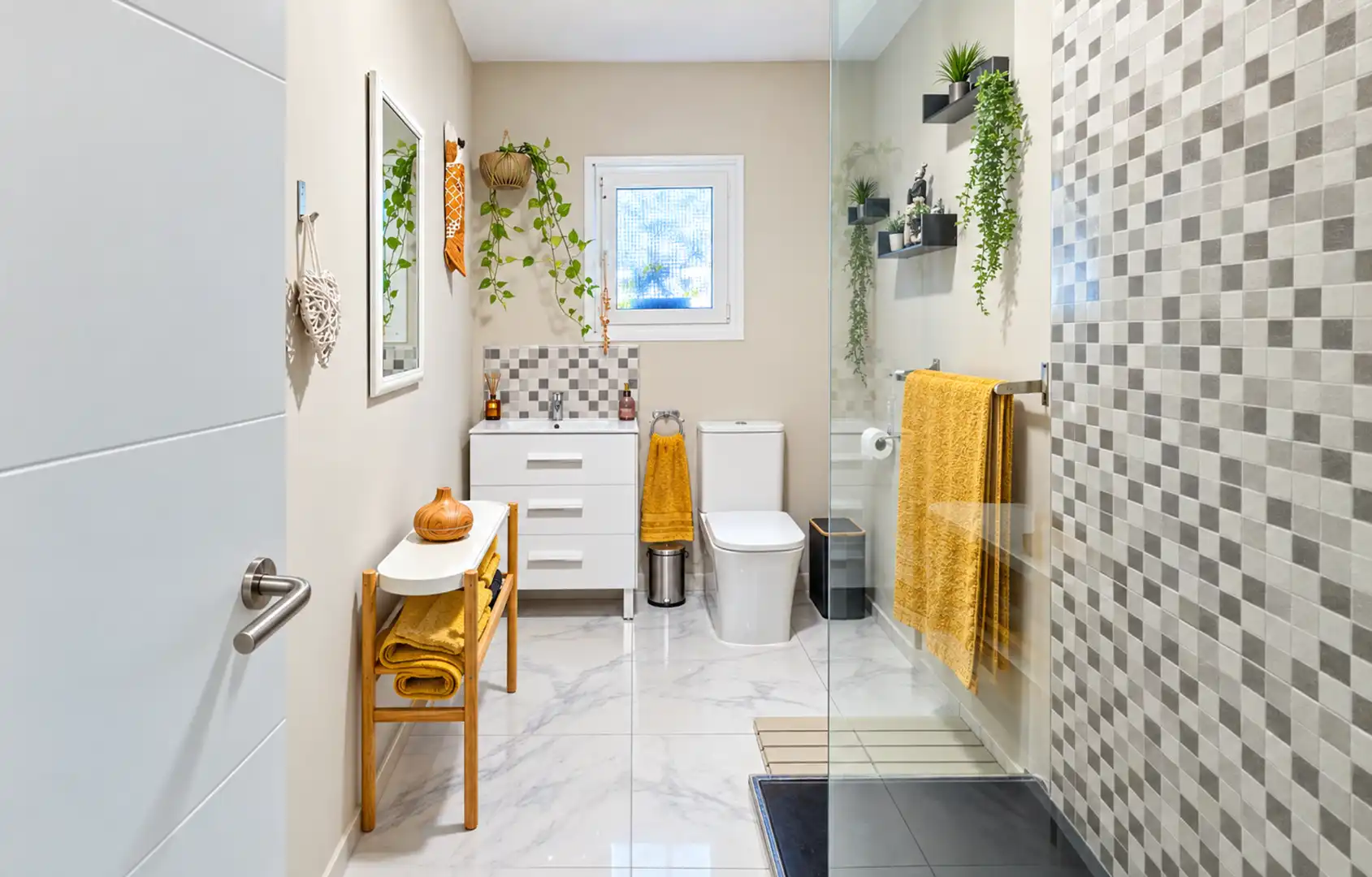 Bathroom of Houses for sale in La Duquesa