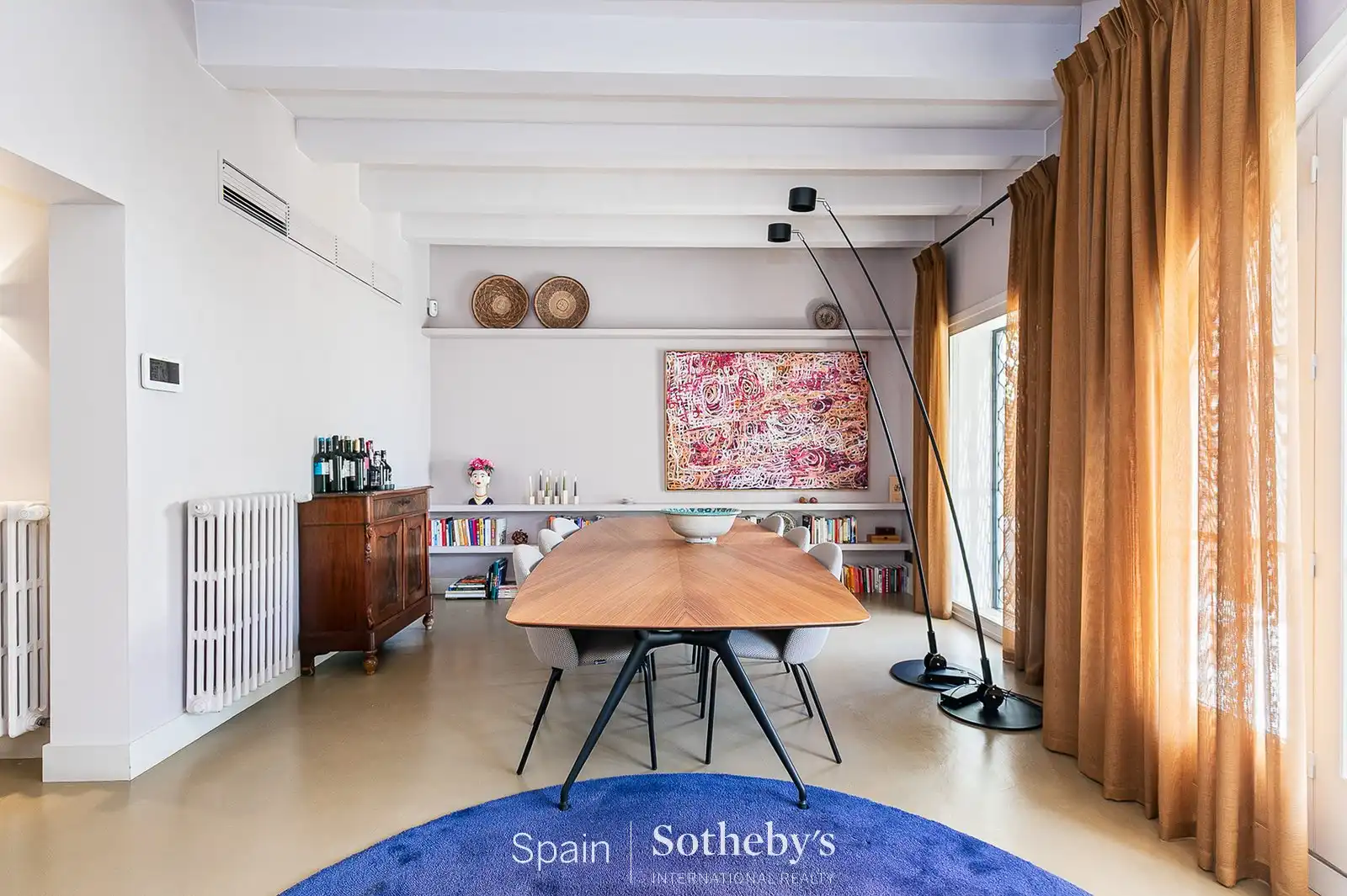 Comedor de Casa adosada en venta en Sitges con Aire acondicionado, Calefacción y Jardín privado