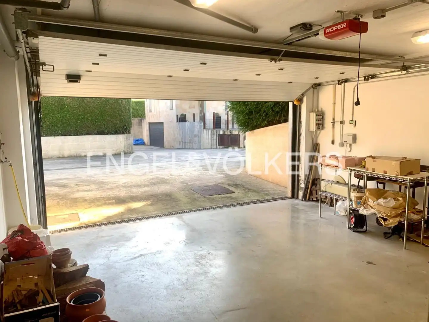 Aparcament de Casa o xalet en venda en Santa Cruz de Bezana amb Calefacció, Jardí privat i Parquet