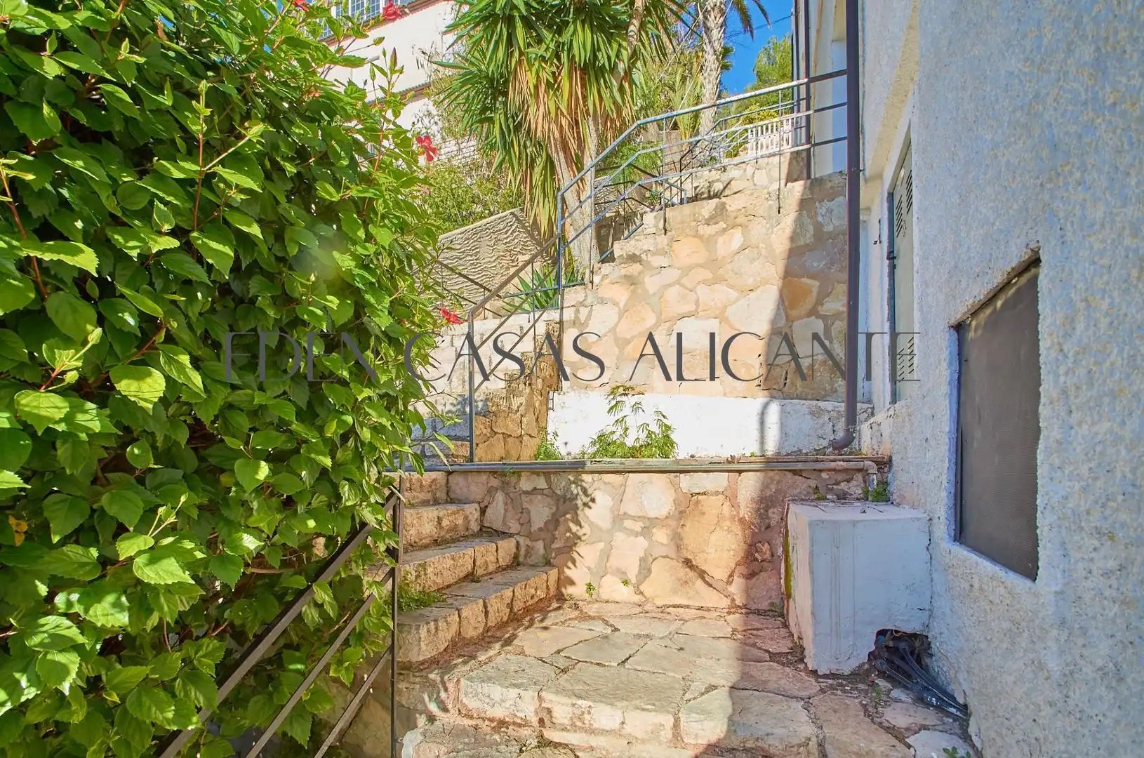 Vista exterior de Piso en venta en El Campello con Aire acondicionado, Jardín privado y Terraza