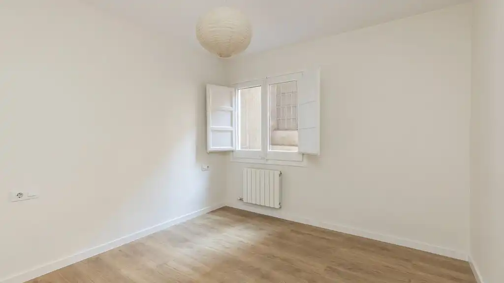 Habitación de Apartamento en venta en Barcelona con Aire acondicionado, Parquet y Balcón