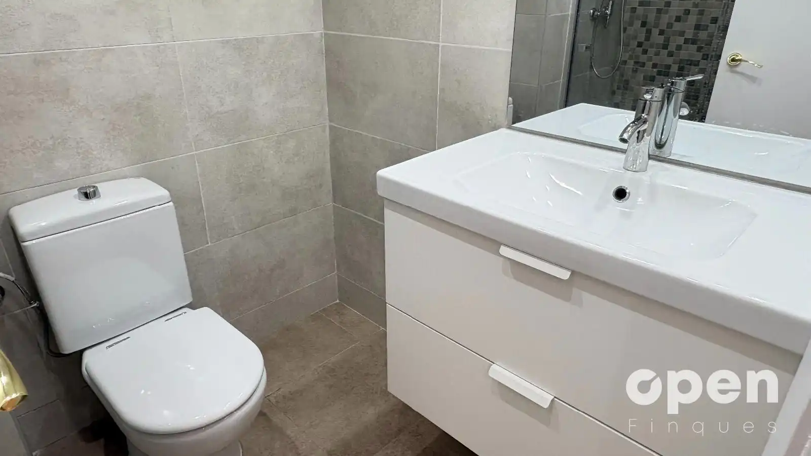 Baño de Piso en venta en Terrassa con Aire acondicionado, Parquet y Alarma