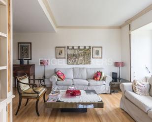 Living room of Flat to rent in  Madrid Capital  with Air Conditioner, Heating and Private garden