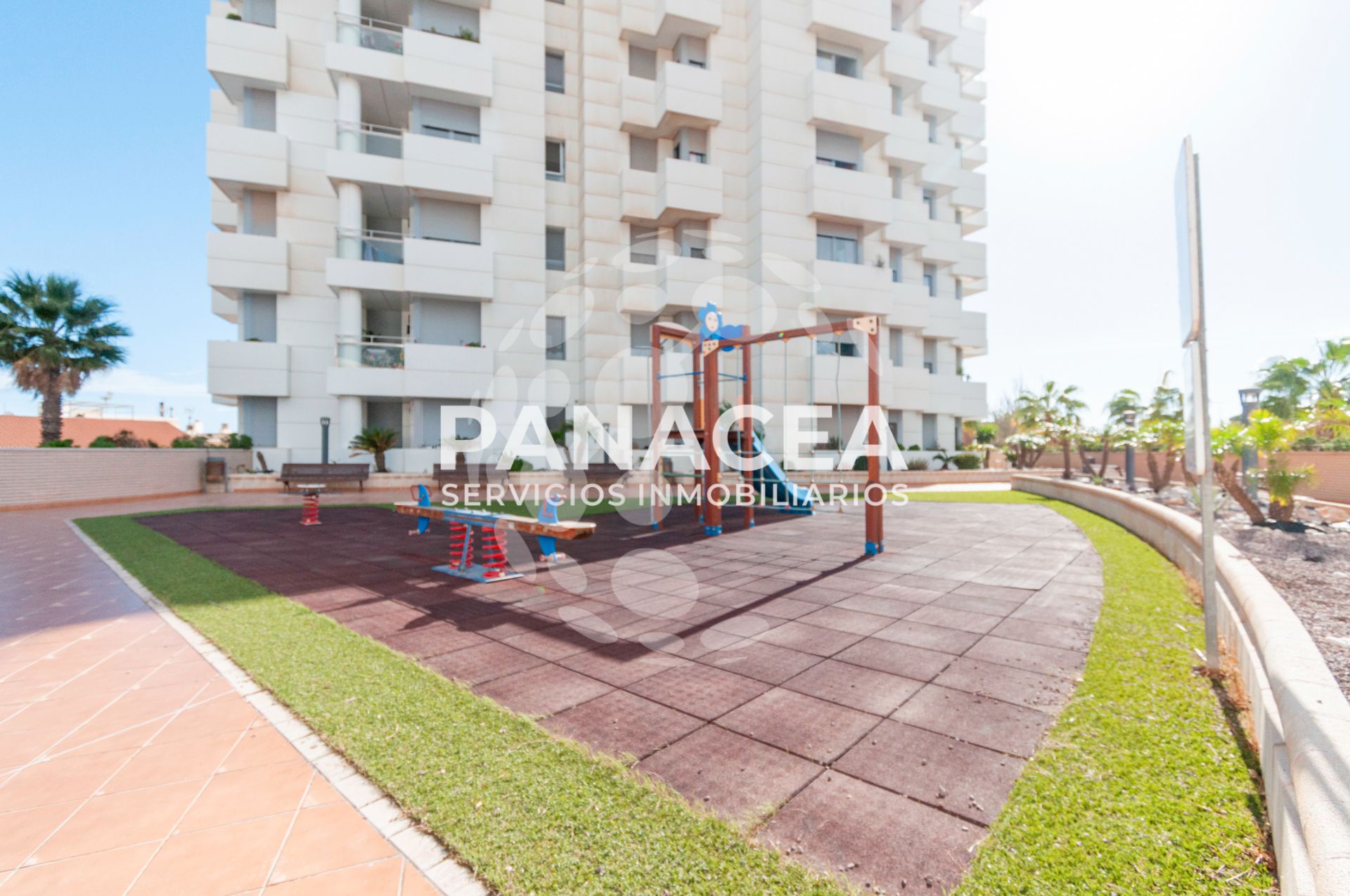 Vista exterior de Pis en venda en El Ejido amb Moblat, TV i Internet