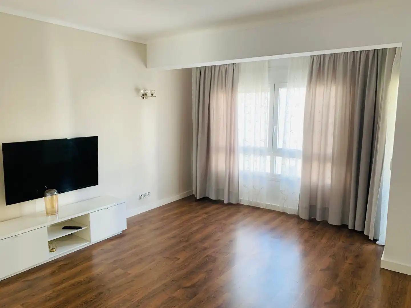 Living room of Flat for rent in  Palma de Mallorca  with Parquet flooring, Oven and Microwave