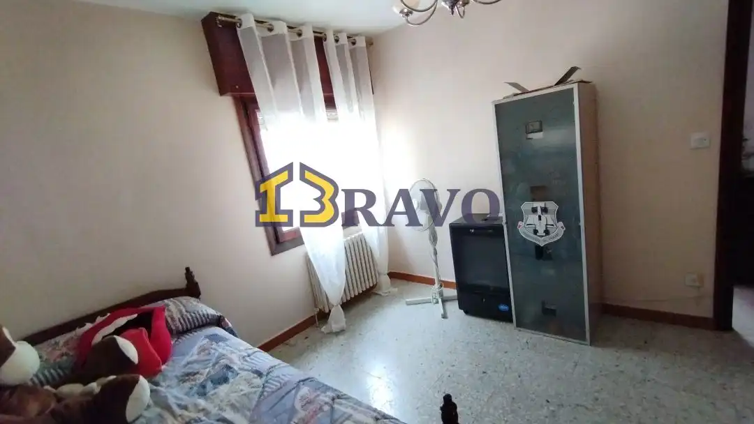 Dormitori de Casa o xalet en venda en Valle de Tobalina amb Calefacció, Jardí privat i Moblat