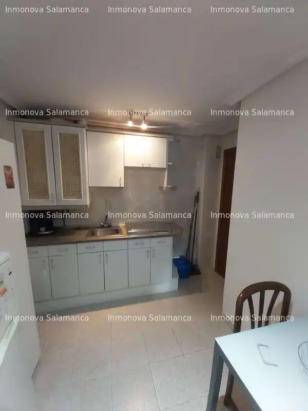 Cocina de Apartamento de alquiler en Salamanca con Calefacción y Amueblado