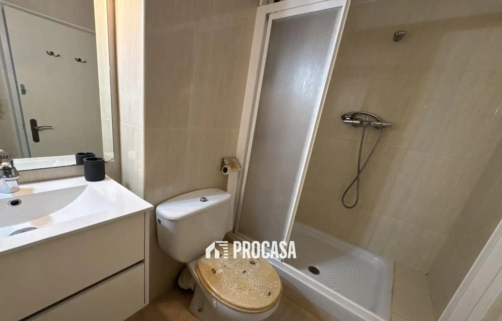 Bathroom of Flat for sale in Castelló d'Empúries  with Air Conditioner, Heating and Terrace
