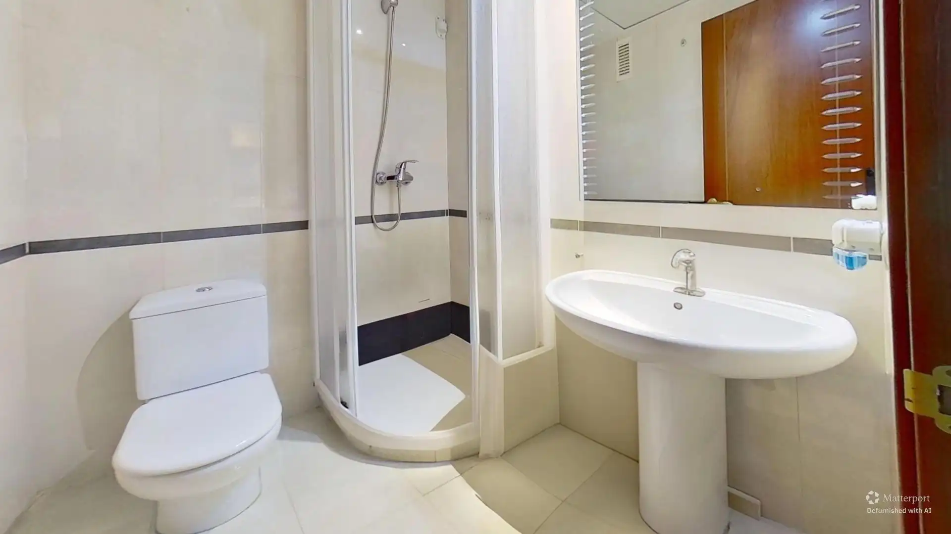 Badezimmer von Wohnung zum Verkauf in Valencia mit Klimaanlage, Privatgarten und Terrasse