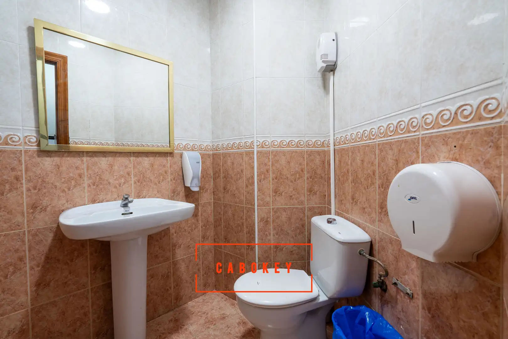Baño de Local en traspaso en Pulpí con Aire acondicionado, Calefacción y Terraza