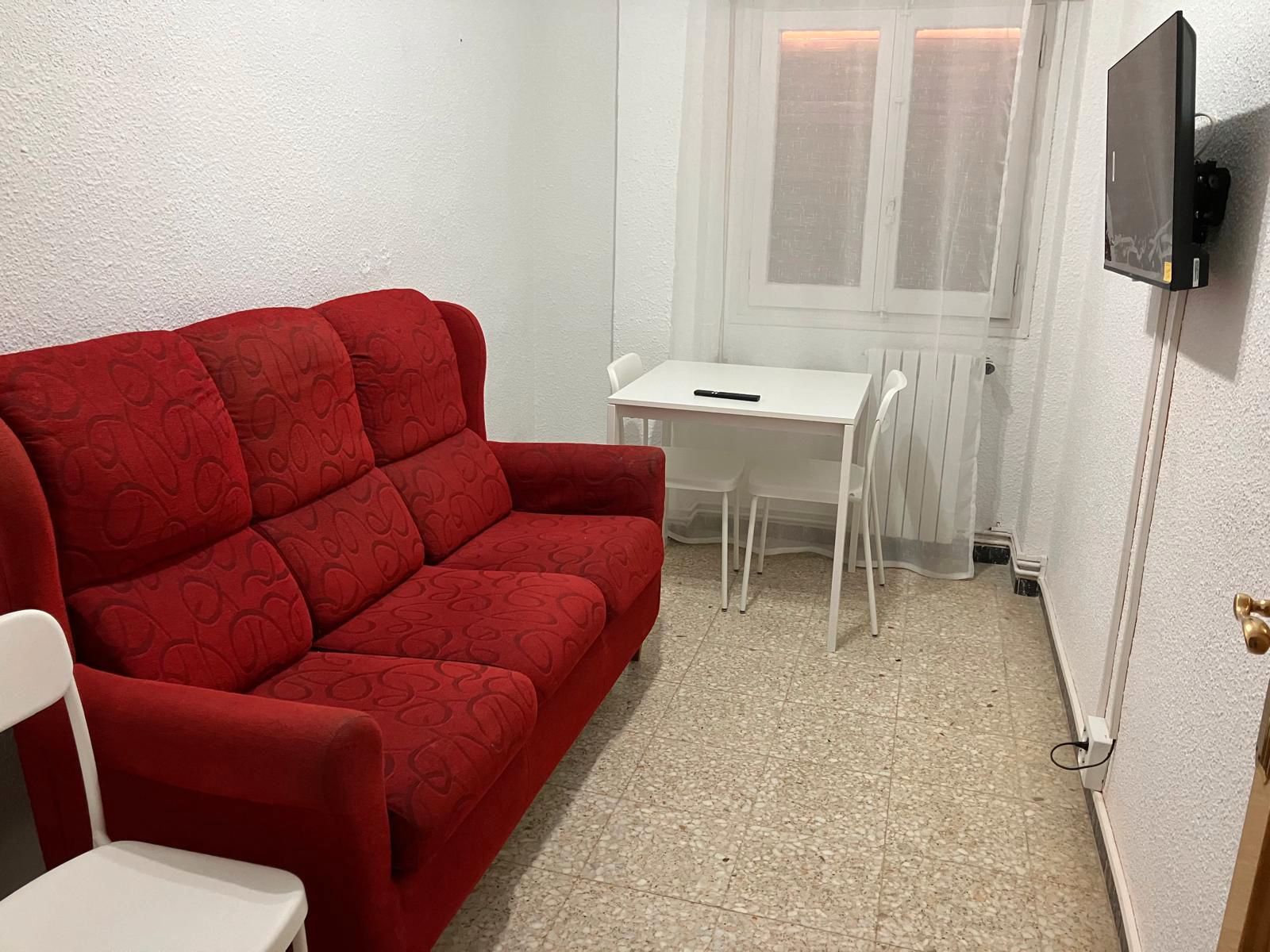 Sala d'estar de Pis de lloguer en  Zaragoza Capital amb Calefacció, Moblat i Forn