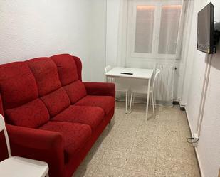 Sala d'estar de Pis de lloguer en  Zaragoza Capital amb Calefacció, Moblat i Forn