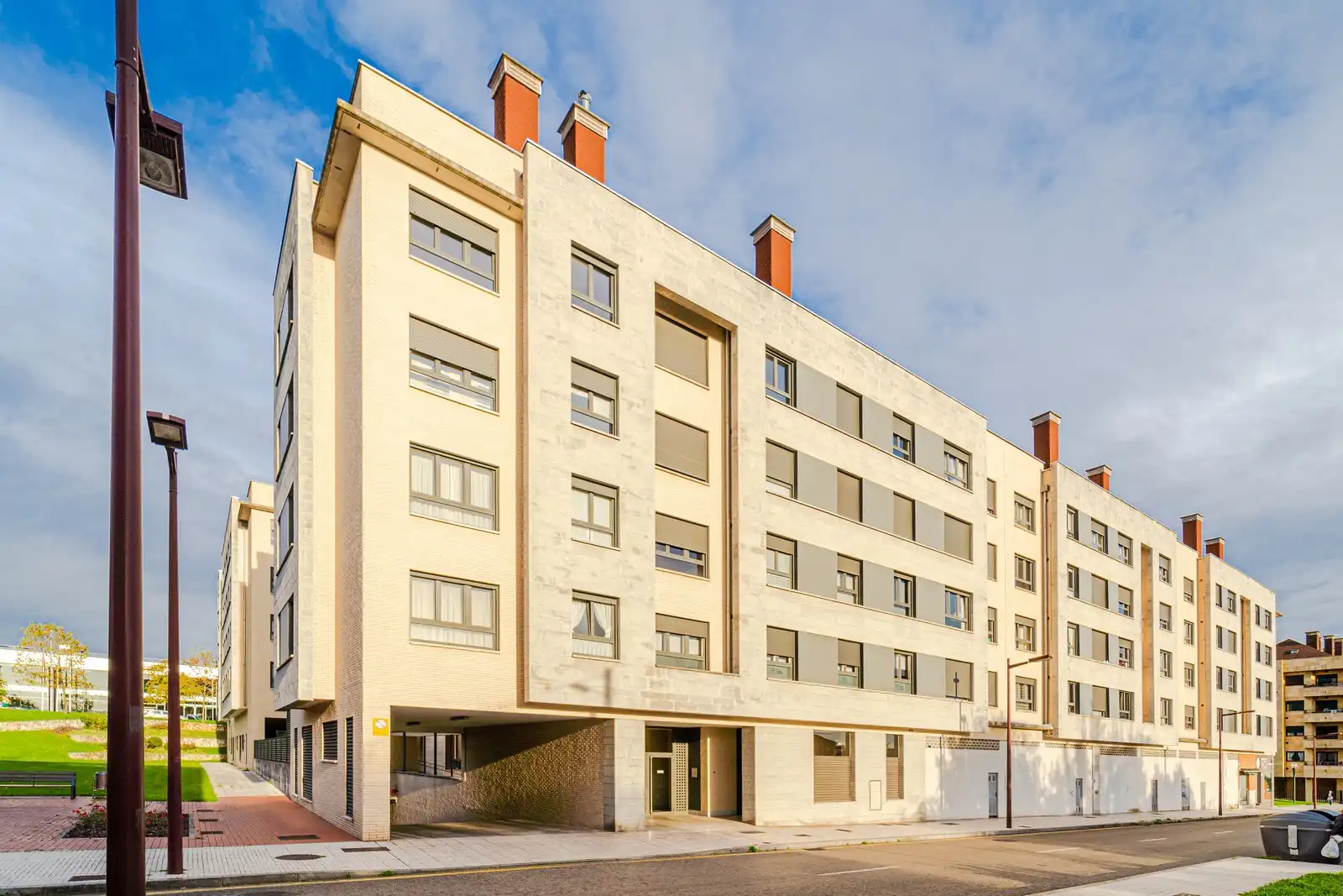 Vista exterior de Piso en venta en Gijón  con Aire acondicionado, Terraza y Trastero
