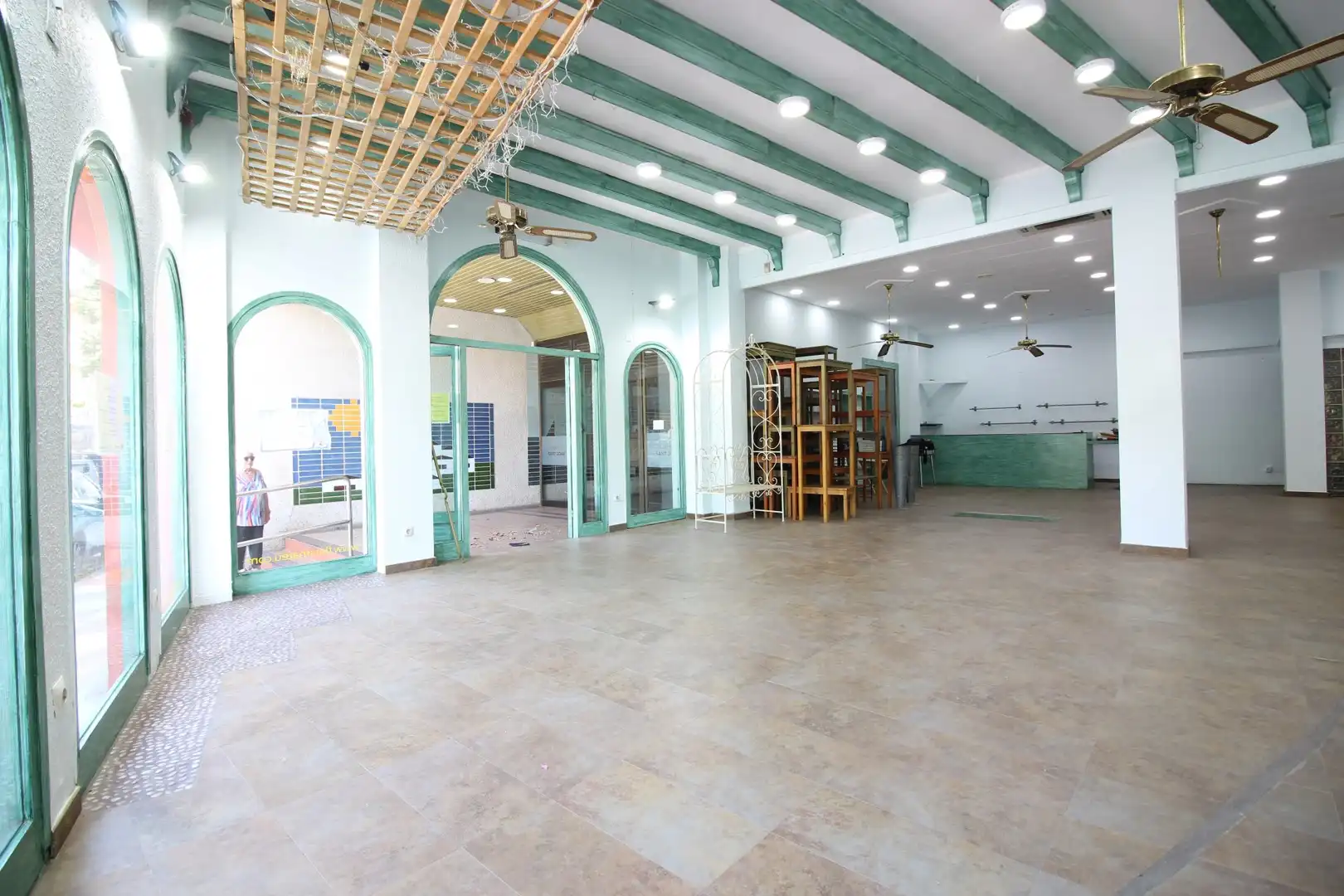 Business premises to rent in Almadrava - Canyelles - Puig-Rom