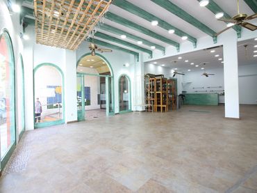 Business premises to rent in Almadrava - Canyelles - Puig-Rom