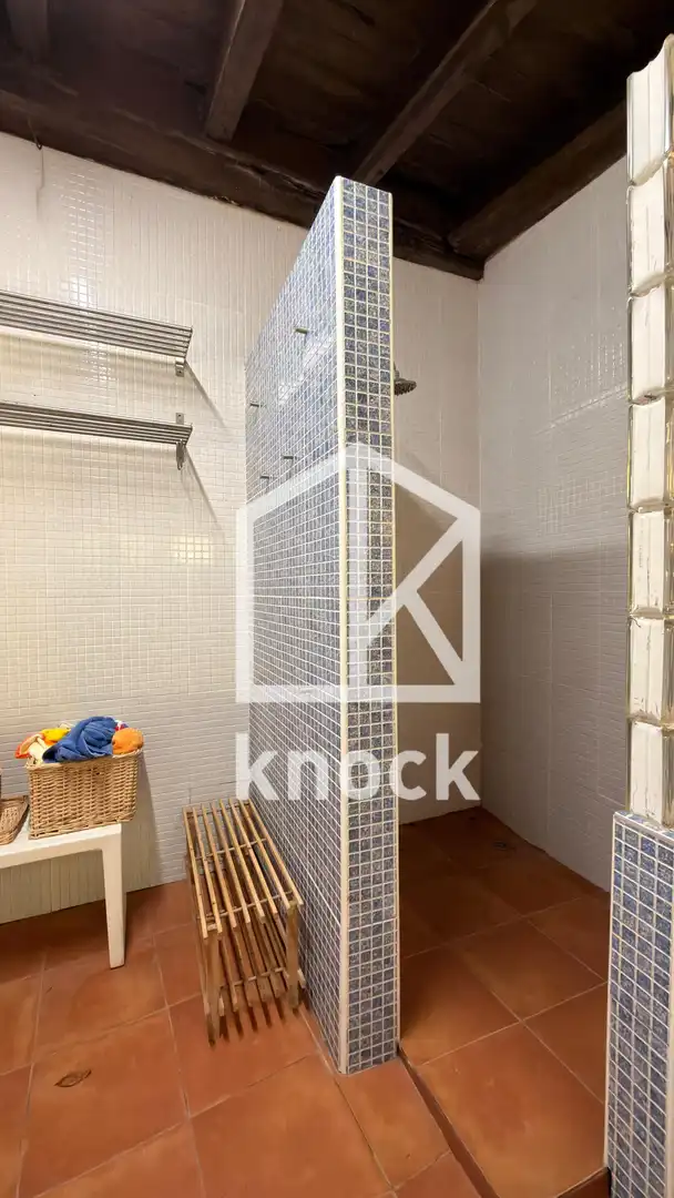 Bany de Casa o xalet en venda en Oviedo  amb Calefacció, Parquet i Terrassa