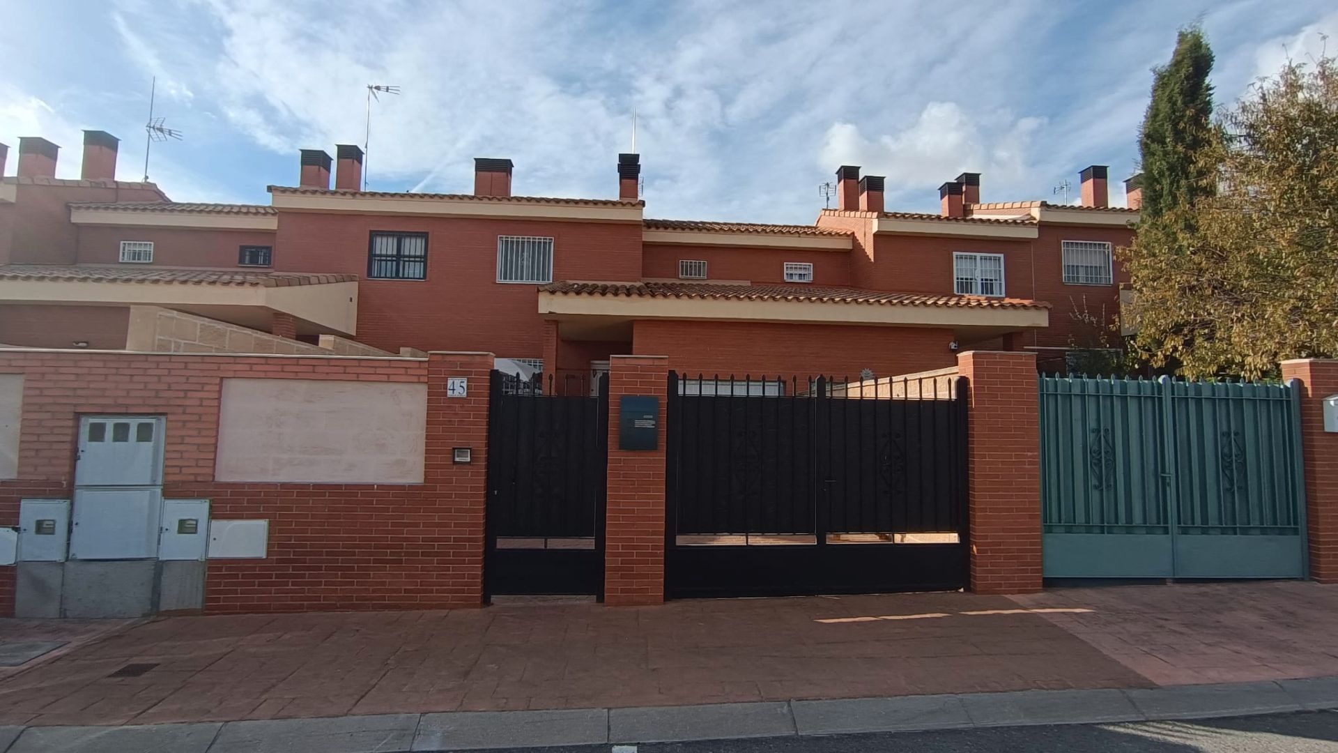 Vista exterior de Casa o xalet en venda en Barcience amb Aire condicionat, Calefacció i Jardí privat