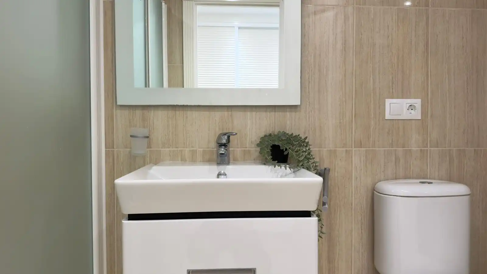 Badezimmer von Wohnung zum Verkauf in Benidorm mit Klimaanlage, Heizung und Terrasse