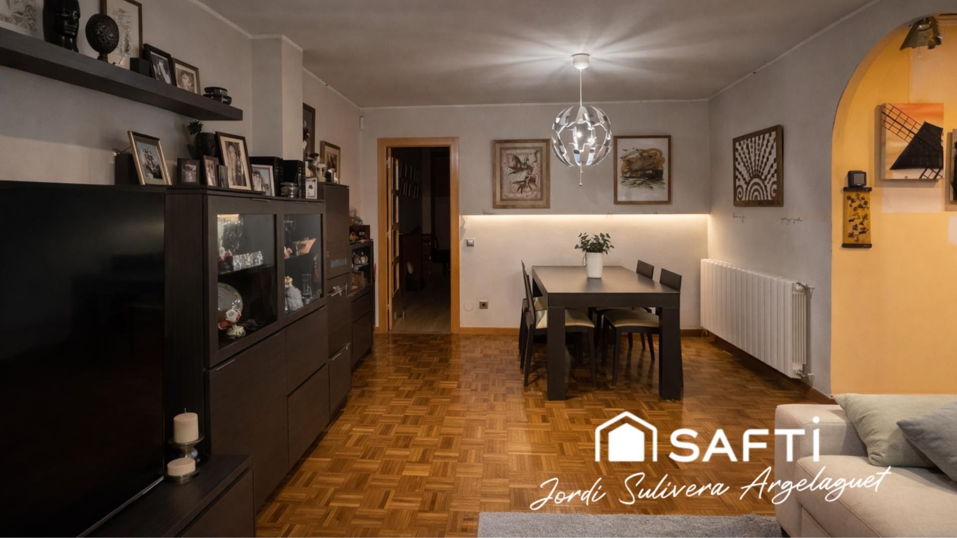 Dining room of Flat for sale in Girona Capital  with Air Conditioner and Balcony