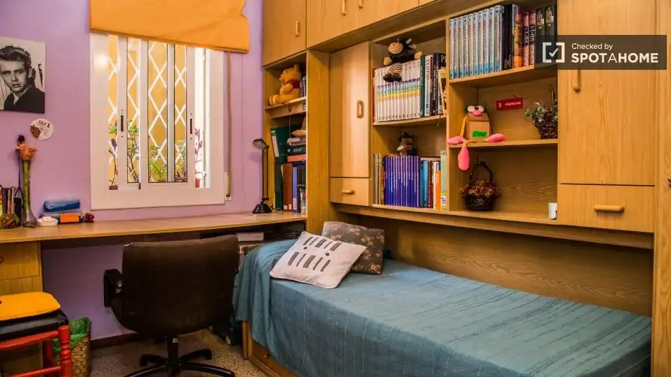 Room in El Baix Guinardó