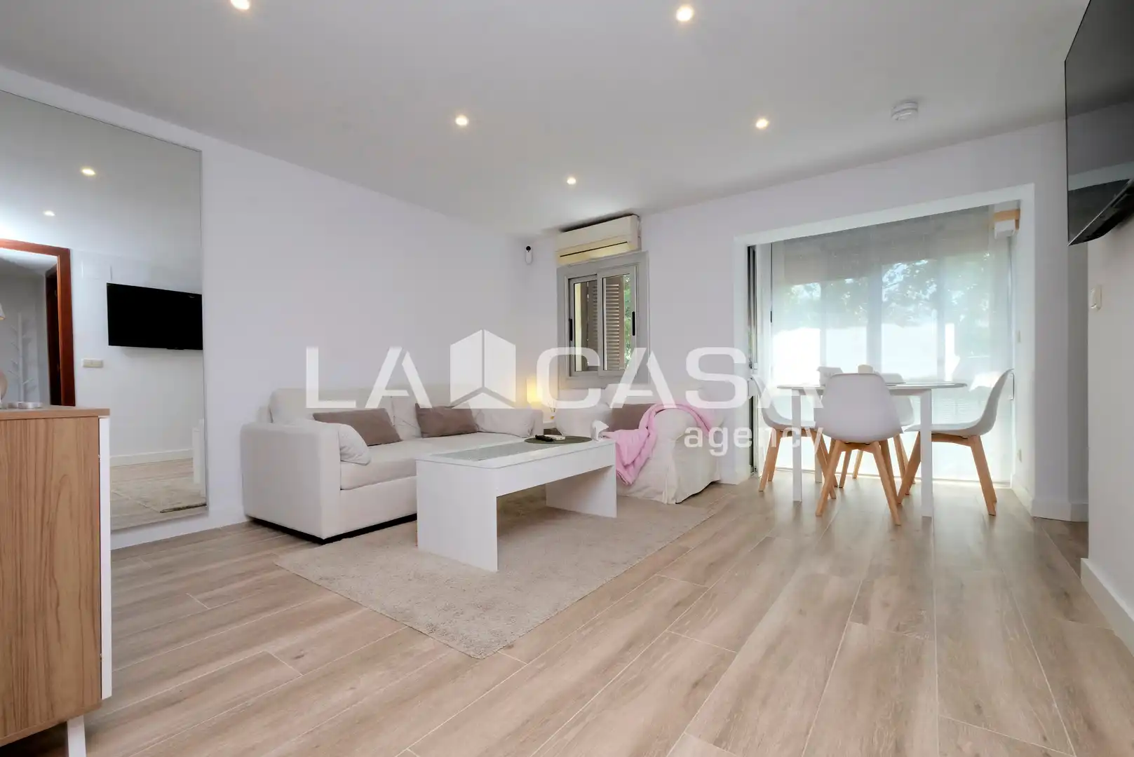 Sala d'estar de Pis en venda en Barcelona amb Calefacció