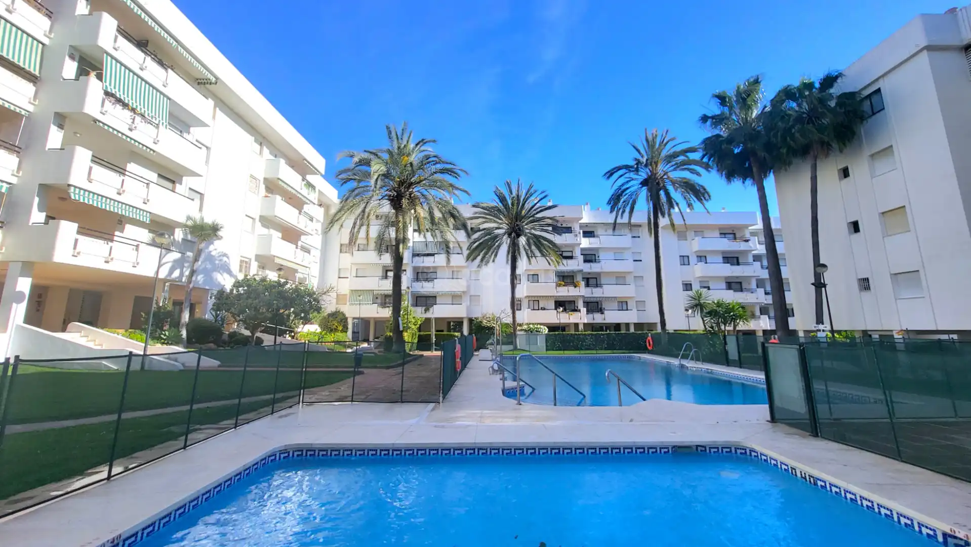 Piso con piscina en venta en Calle Nerja 6, imagen 3