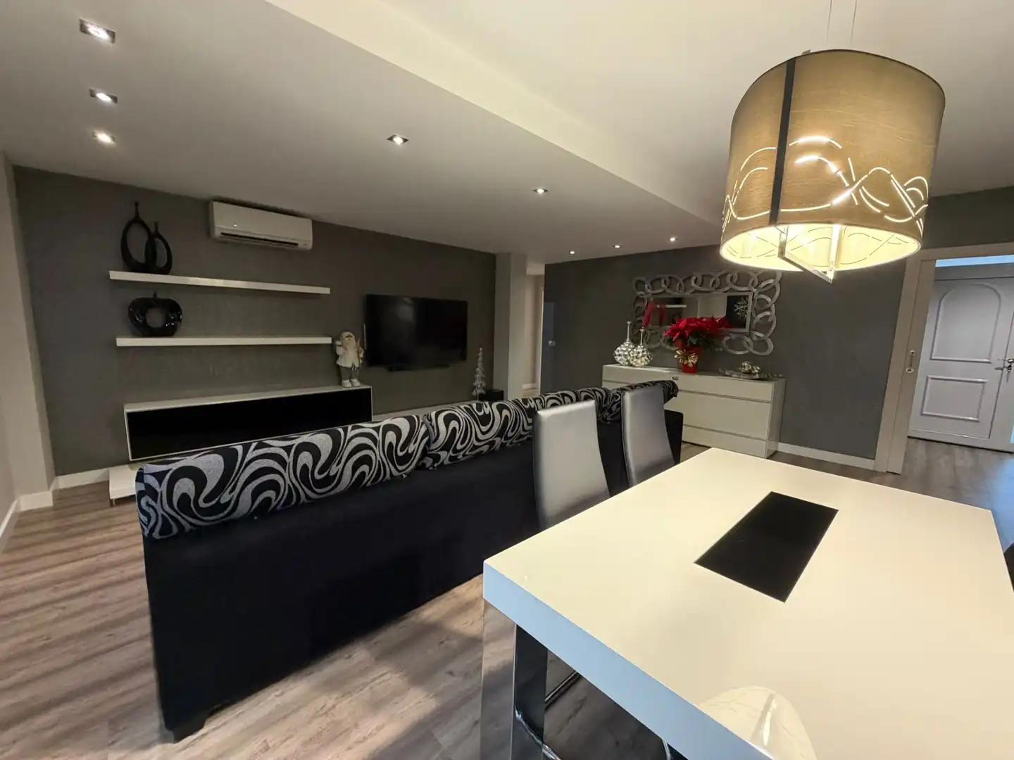 Living room of Houses for sale in Albesa  with Air Conditioner, Heating and Parquet flooring