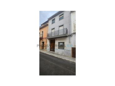 Casa con balcone in vendita a Calle San Roque 9