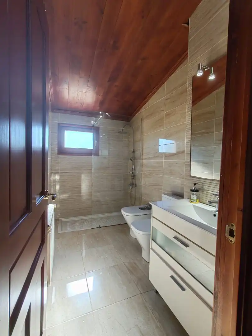Baño de Casa adosada en venta en Castellón de la Plana / Castelló de la Plana con Calefacción, Jardín privado y Terraza