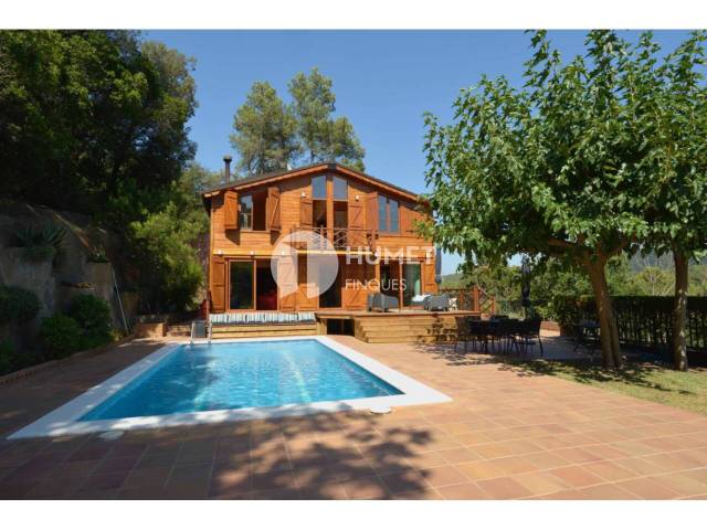 Casa-chalet en Alquiler en Avenida Llac en Les Planes